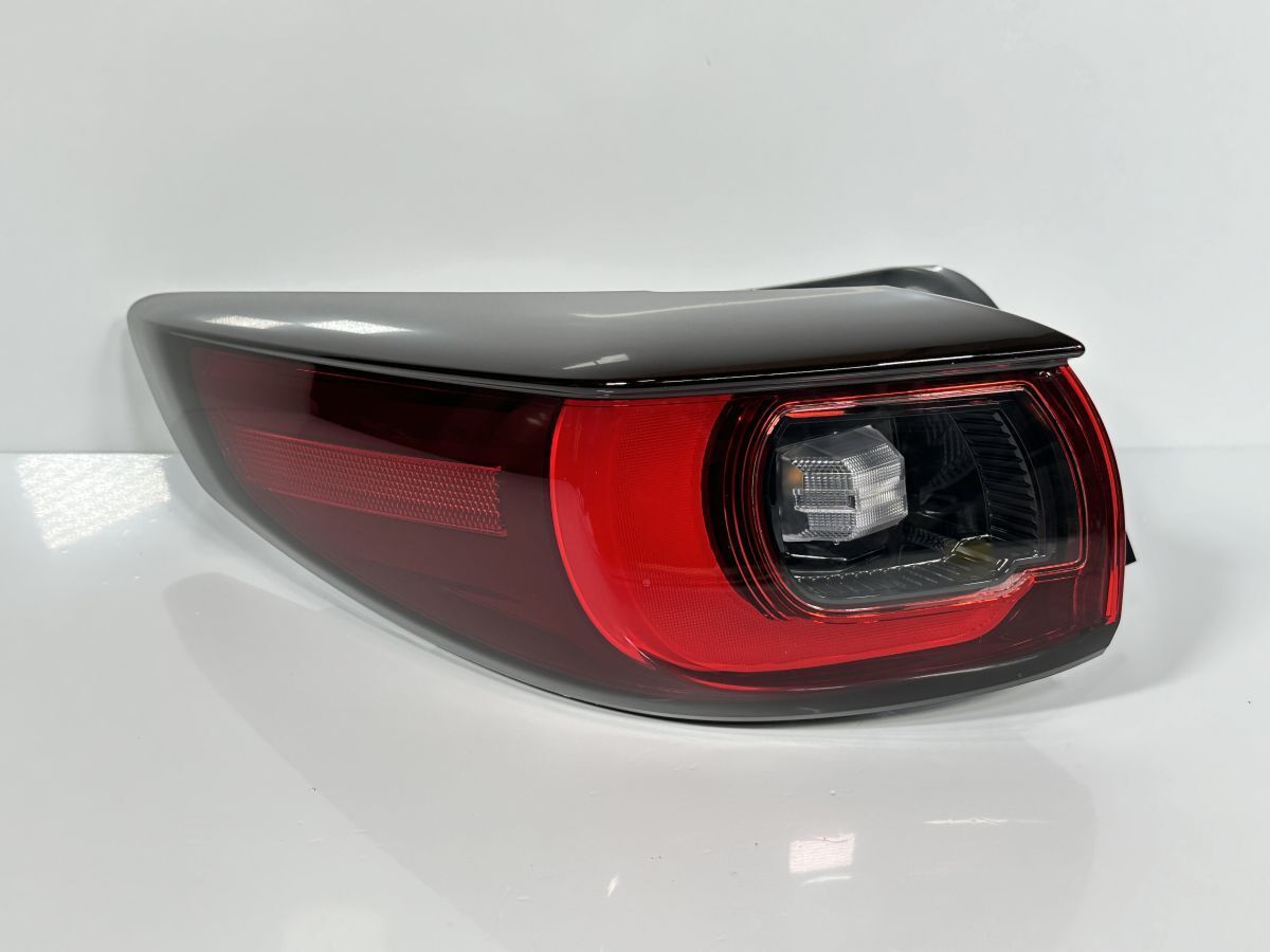 CX-8 左テールランプ マツダCX-8 KG5P 後期 左 テールランプ STANLEY