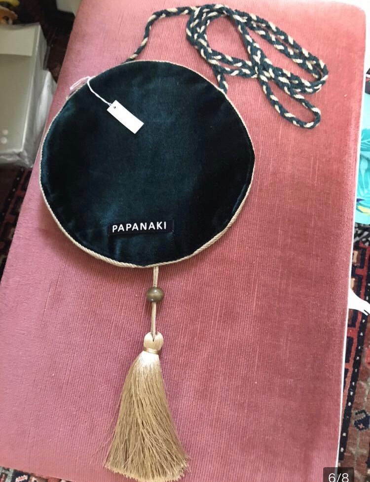 ジョージア🇬🇪 タッセル付き ベロア伝統紋様刺繍ポシェット - メルカリ
