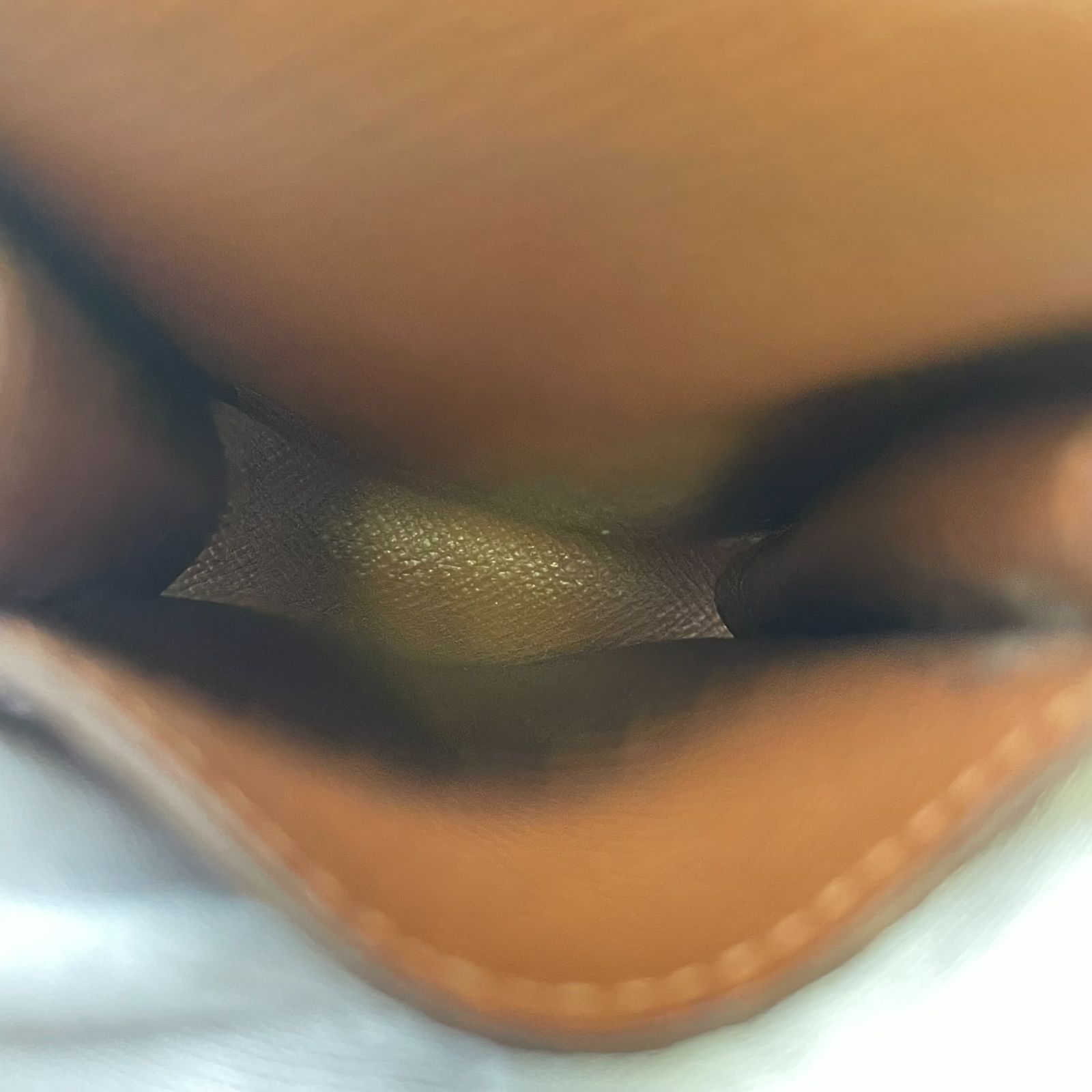 モノグラム B25100061