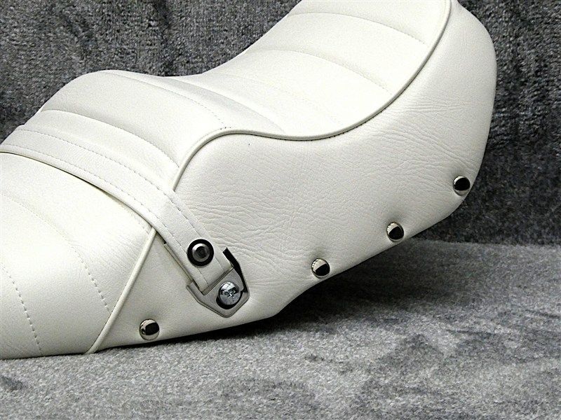 XJ400D アンコ抜き段シート XJ400 黒皮 タックロールシート⁄ブラック