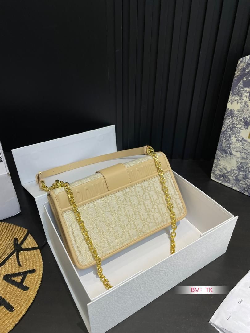 チェーンショルダーバッグ