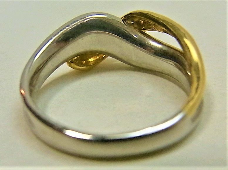 Pt900 750プラチナ18金コンビリング ダイヤ0.05ct 波柄モチーフ Pt900 750プラチナ18金コンビリング ダイヤ0.05ct 波柄モチーフ