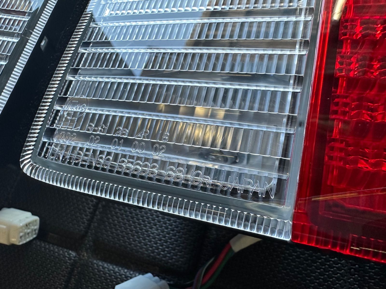 エブリイDA17V 純正テールランプ（新車外し） エブリイバンDA17Vのリアバンパー、テールランプ、Reizバンパー