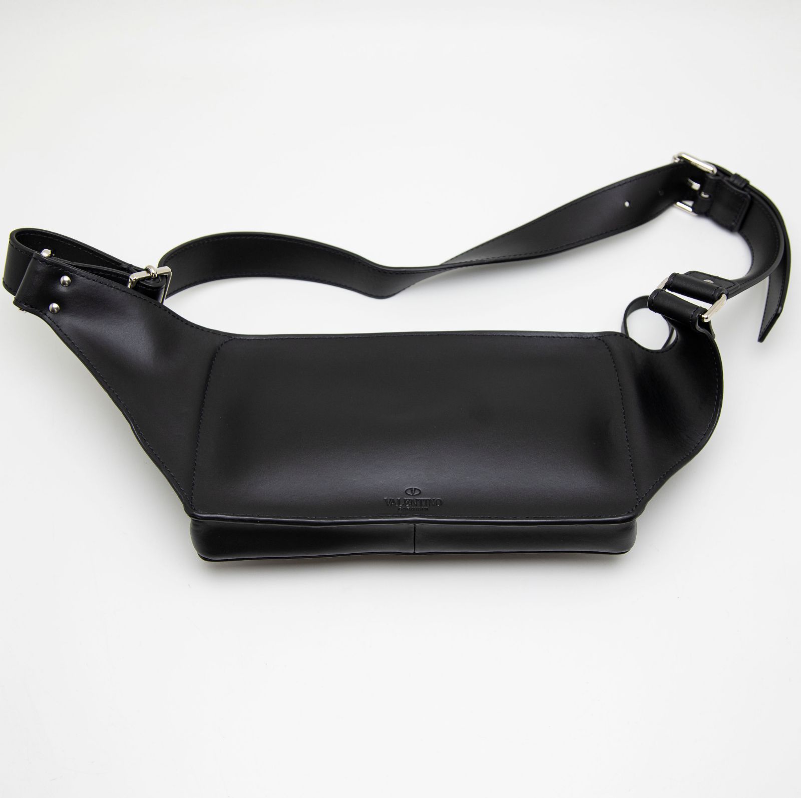 美品】VALENTINO GARAVANI VLTN ボディバッグ ブラック レザー ロゴ 
