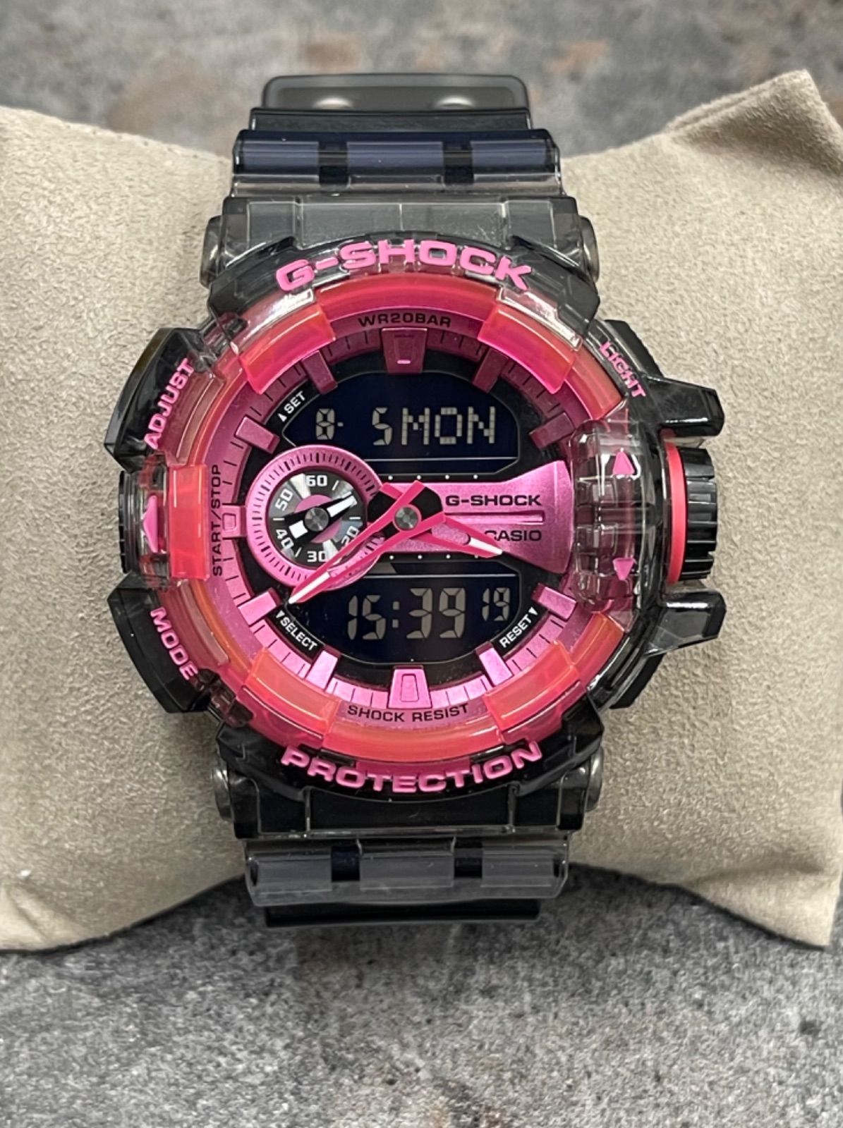 G-SHOCK GA-400SK-1A4 限定モデル　ピンク Casio G-Shock Clear Skeleton Pink GA400SK-1A4 - YouTube