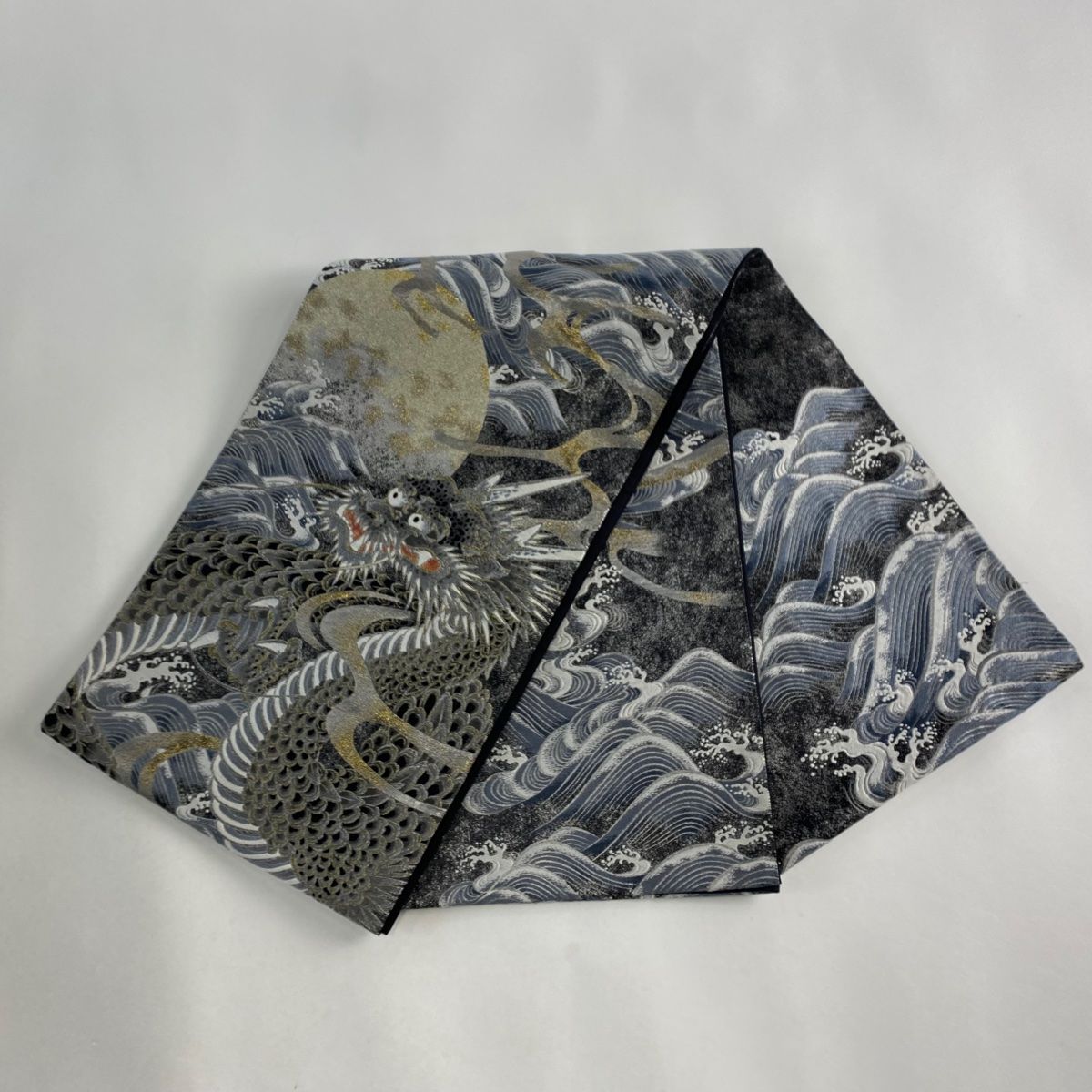 袋帯 美品 逸品 龍 波 金銀糸 箔 黒 お太鼓柄 正絹 【中古