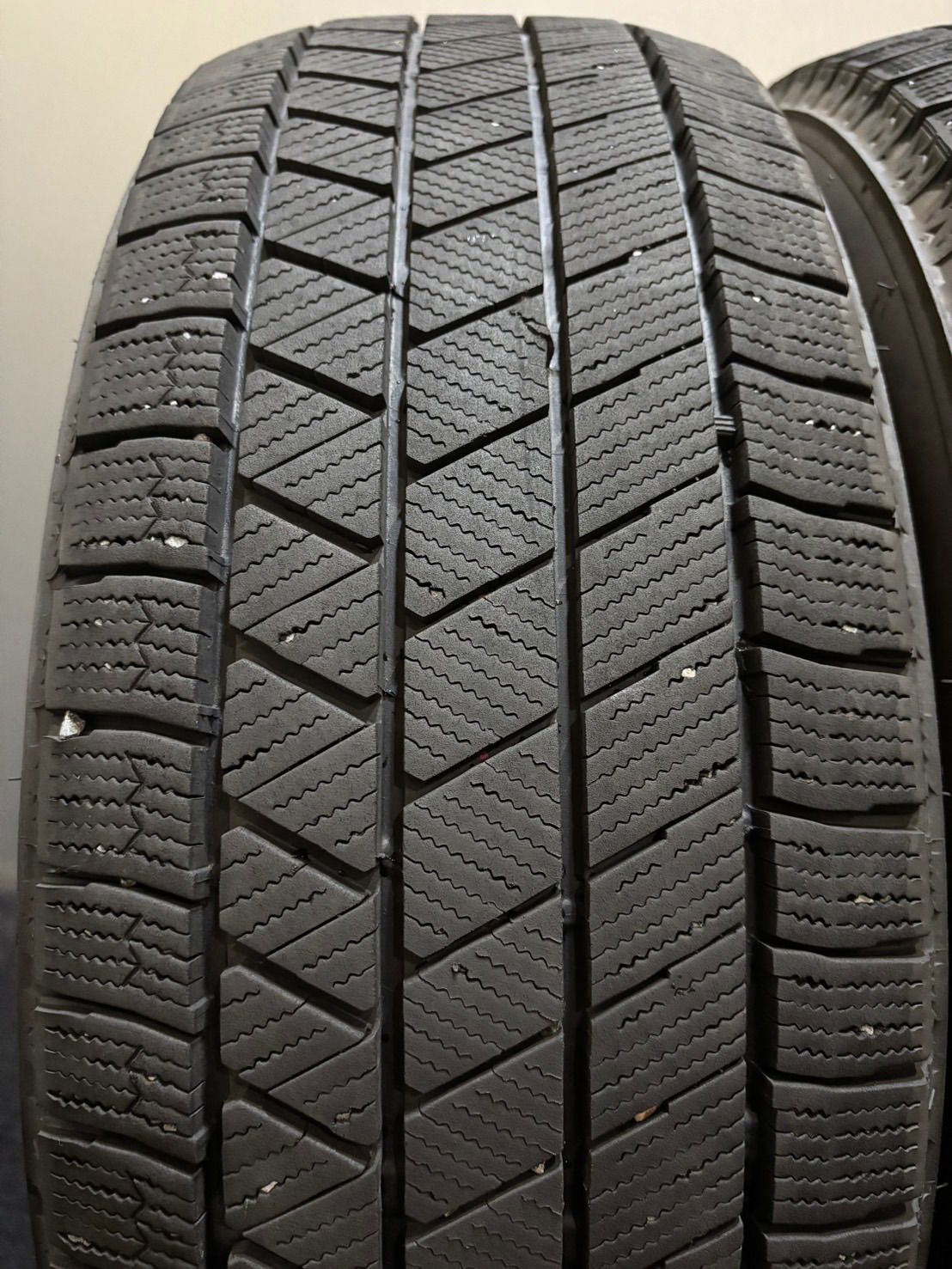 215|60R17 BRIDGESTONE|VRX3