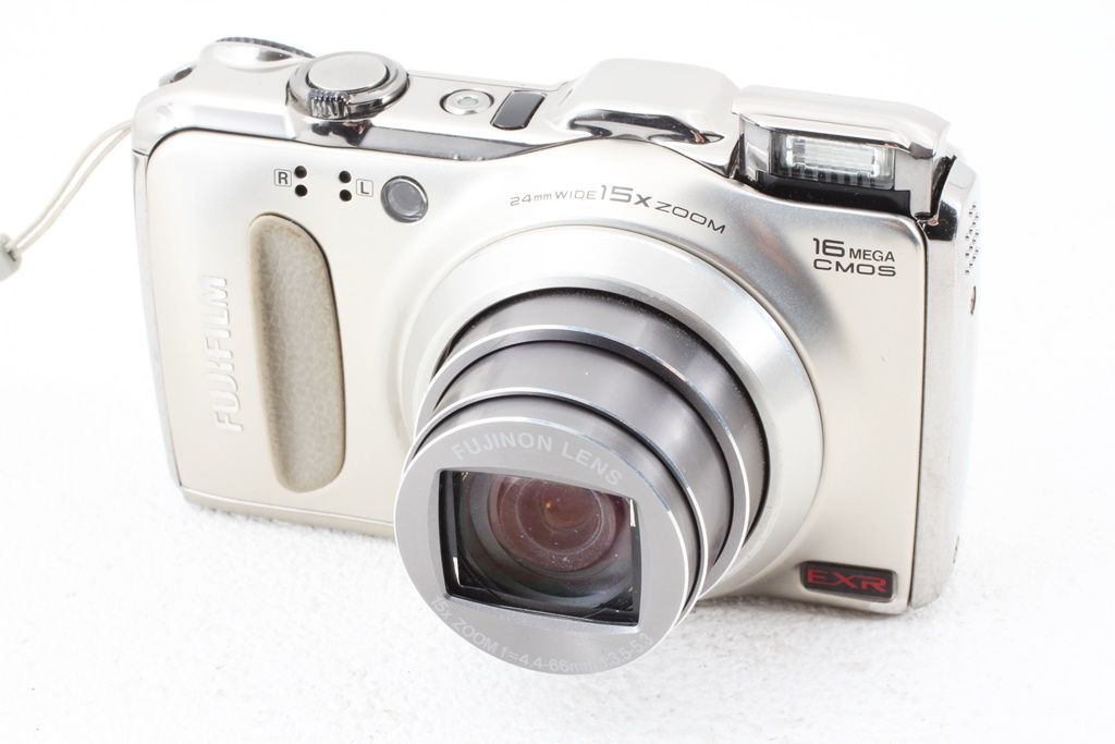 美品 FUJIFILM フジフイルム FinePix F550EXR コンデジ