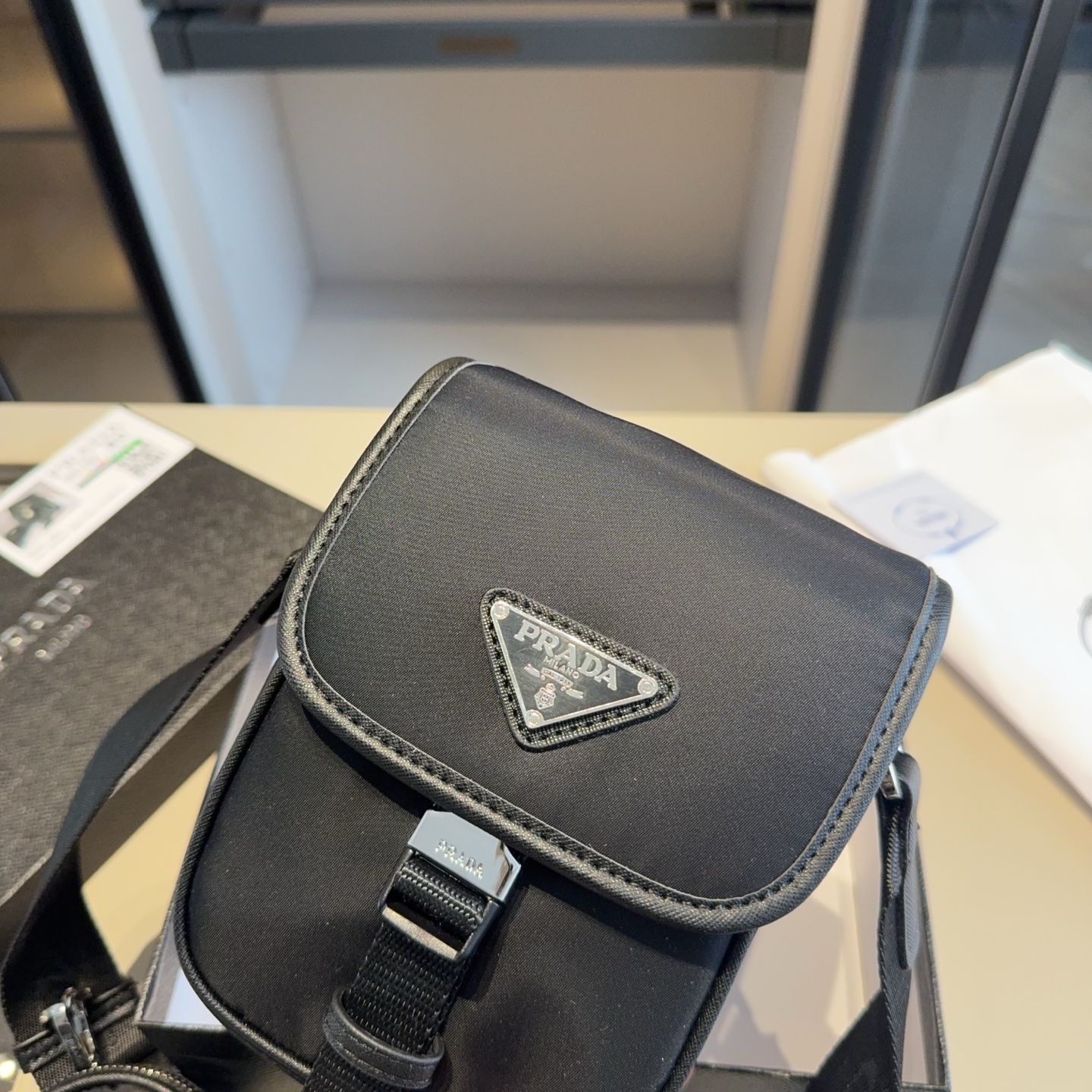 クロスボディバッグ 防水布＆レザー