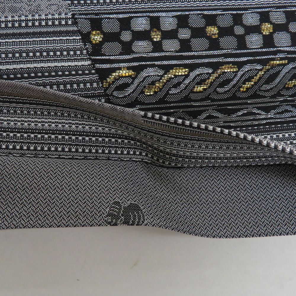 袋帯 洒落袋帯 エスニック調 幾何学模様 六通柄 ゴールドｘブラックｘグレー金糸 正絹 仕立て上がり 長さ450cm 未使用品 【キモノオフ野々市若松店】 袋帯 洒落袋帯 エスニック調 幾何学模様 六通柄 ゴールドxブラックx