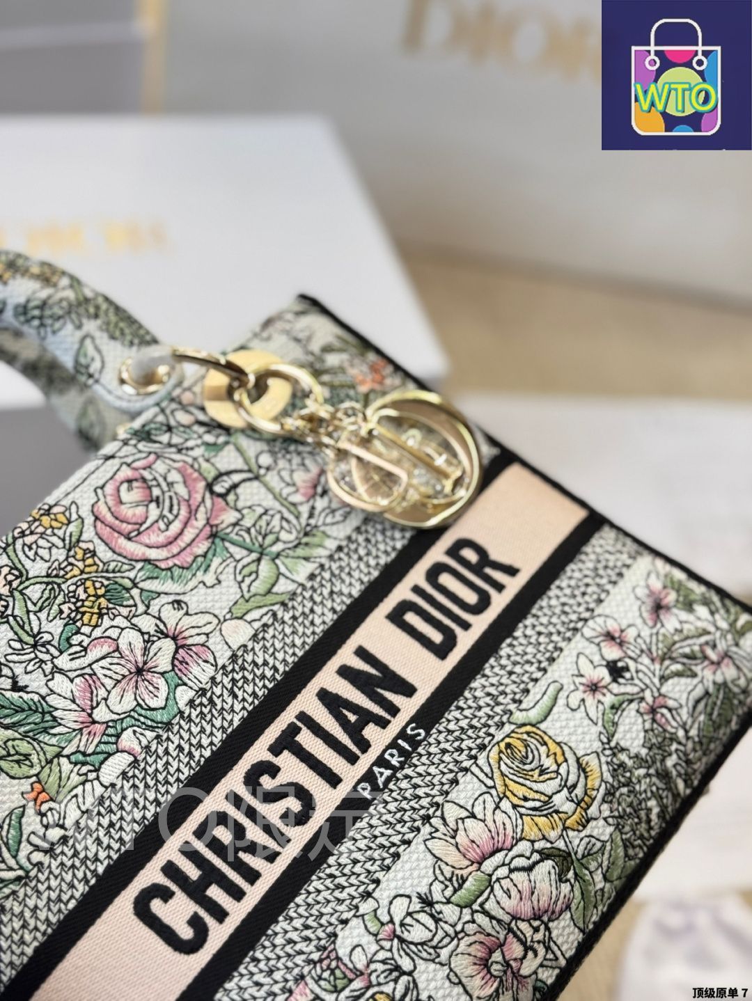 美品・ヴィンテージ【DIOR】LADY D-LITE刺繍トートバッグ DIOR | Lady D-Lite バッグ ミディアム トワル ドゥ ジュイ