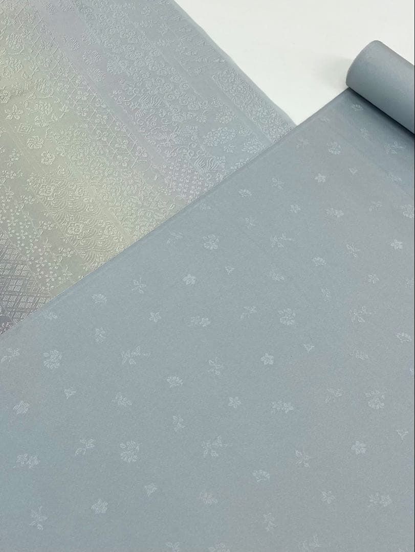 無地小紋 唐織 名物裂 紋意匠 縦ぼかし 八掛付き 正絹 反物 無地小紋 唐織 名物裂 紋意匠 縦ぼかし 八掛付き 正絹 反物 - メルカリ