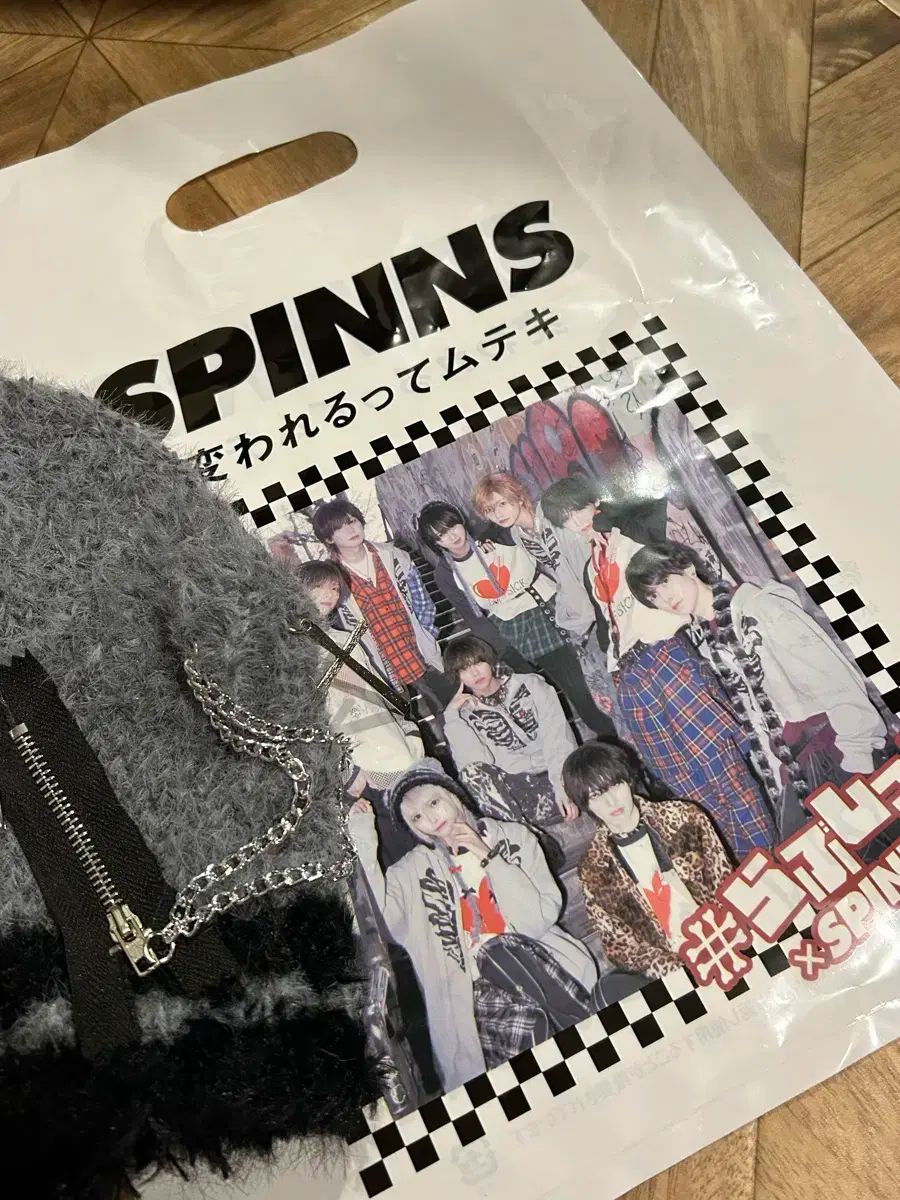 らぶしっく SPINNS スピンズ アニマルニット帽＆缶バッジセット らぶしっく SPINNS スピンズ アニマルニット帽＆缶バッジセット