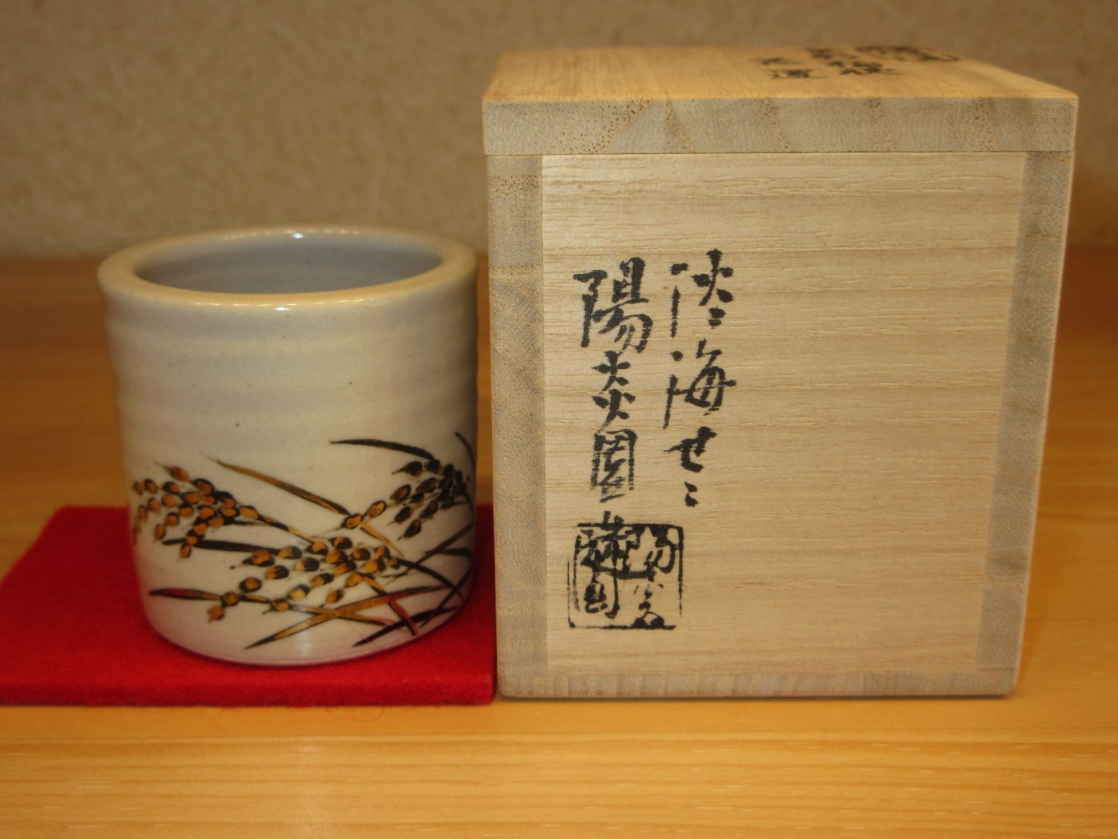 逢絢亭・新品】茶道具 蓋置 膳所焼 金彩 稲穂の図 陽炎園 岩崎新