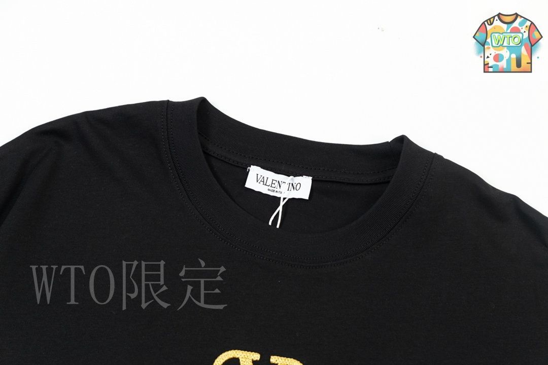 今日特価】VALENTINO ゴールド小標刺繍ロゴ黒 T シャツ-3 - メルカリ