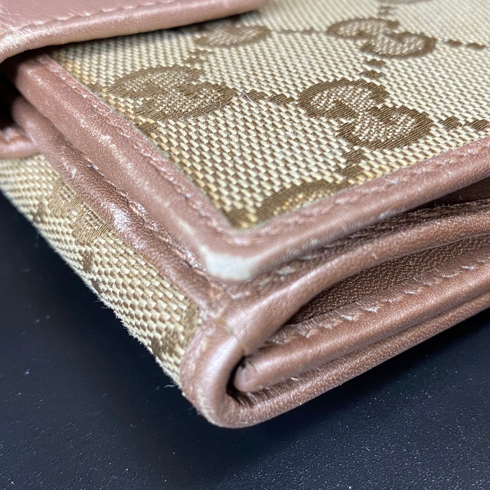 グッチ ピンク GGパターン 二つ折り財布 グッチ GUCCI 二つ折り財布 Wホック GGハート 245727 ピンク