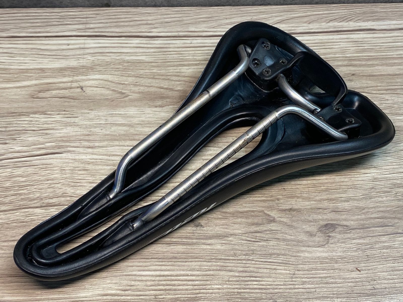 JK149 Selle SMP hell サドル 黒 144mm aisi 304 tubeレール