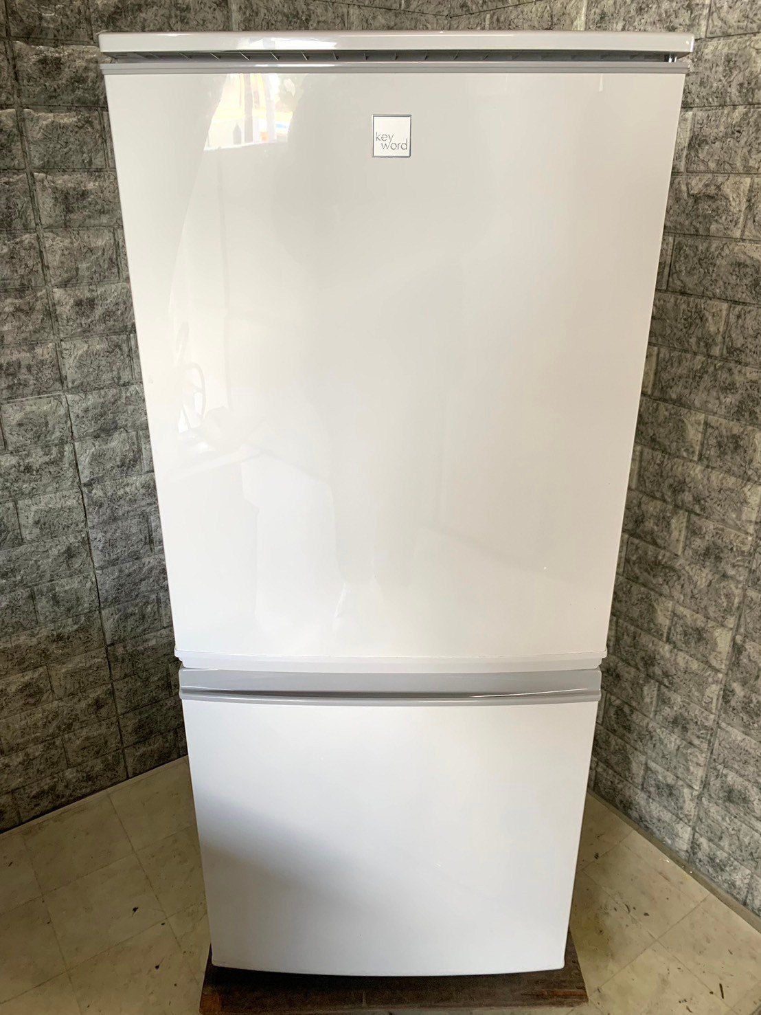 大阪引取限定 SHARP ノンフロン冷蔵庫 SJ-14E7-KW 137L 【公式通販】