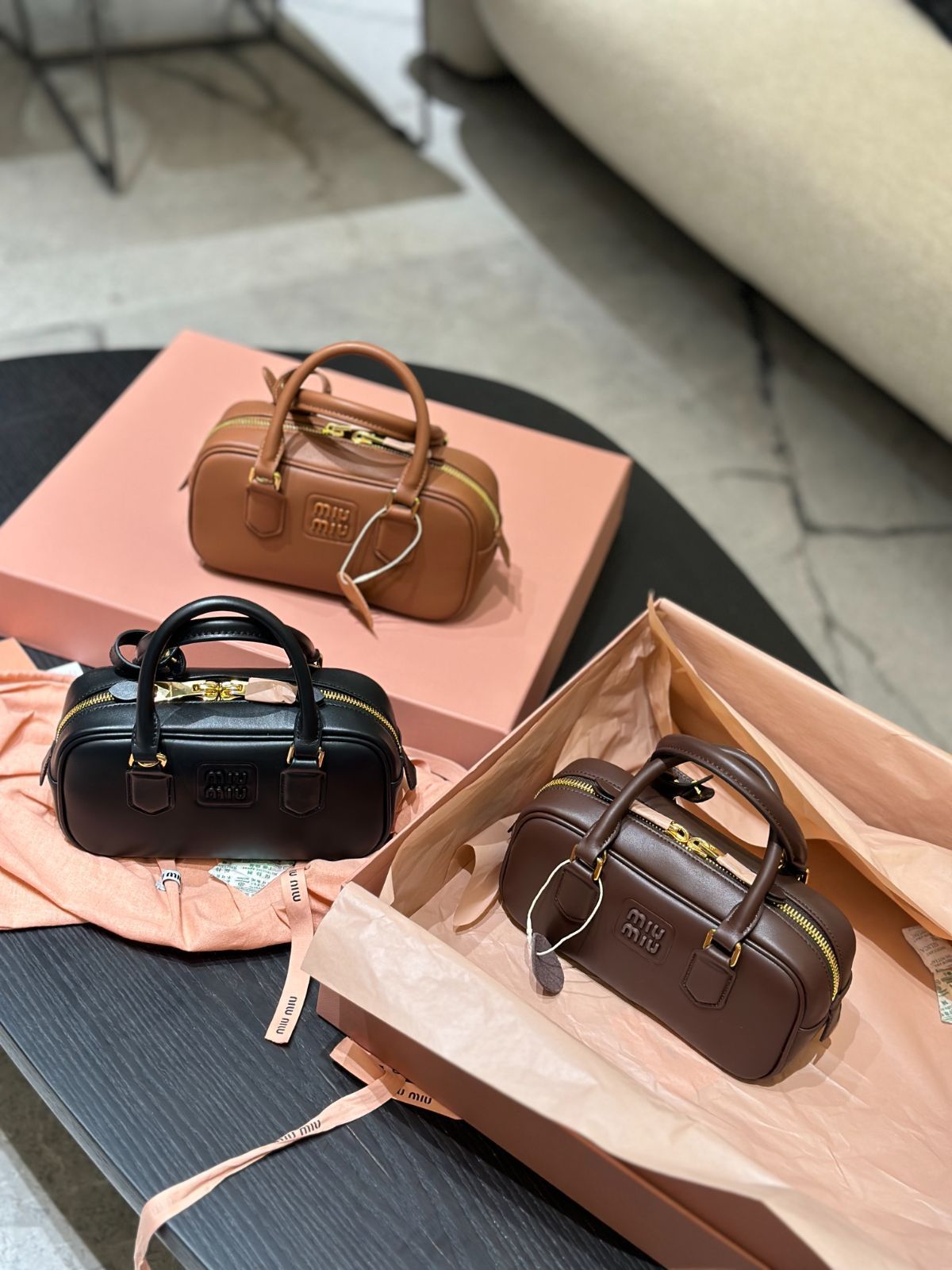 深夜割中‼️MIU MIUブラウンレザー ボウリングバッグ2Way 新品、未使用‼️ 未使用 MIUMIU ボウリングバッグ 茶色 レザー - メルカリ