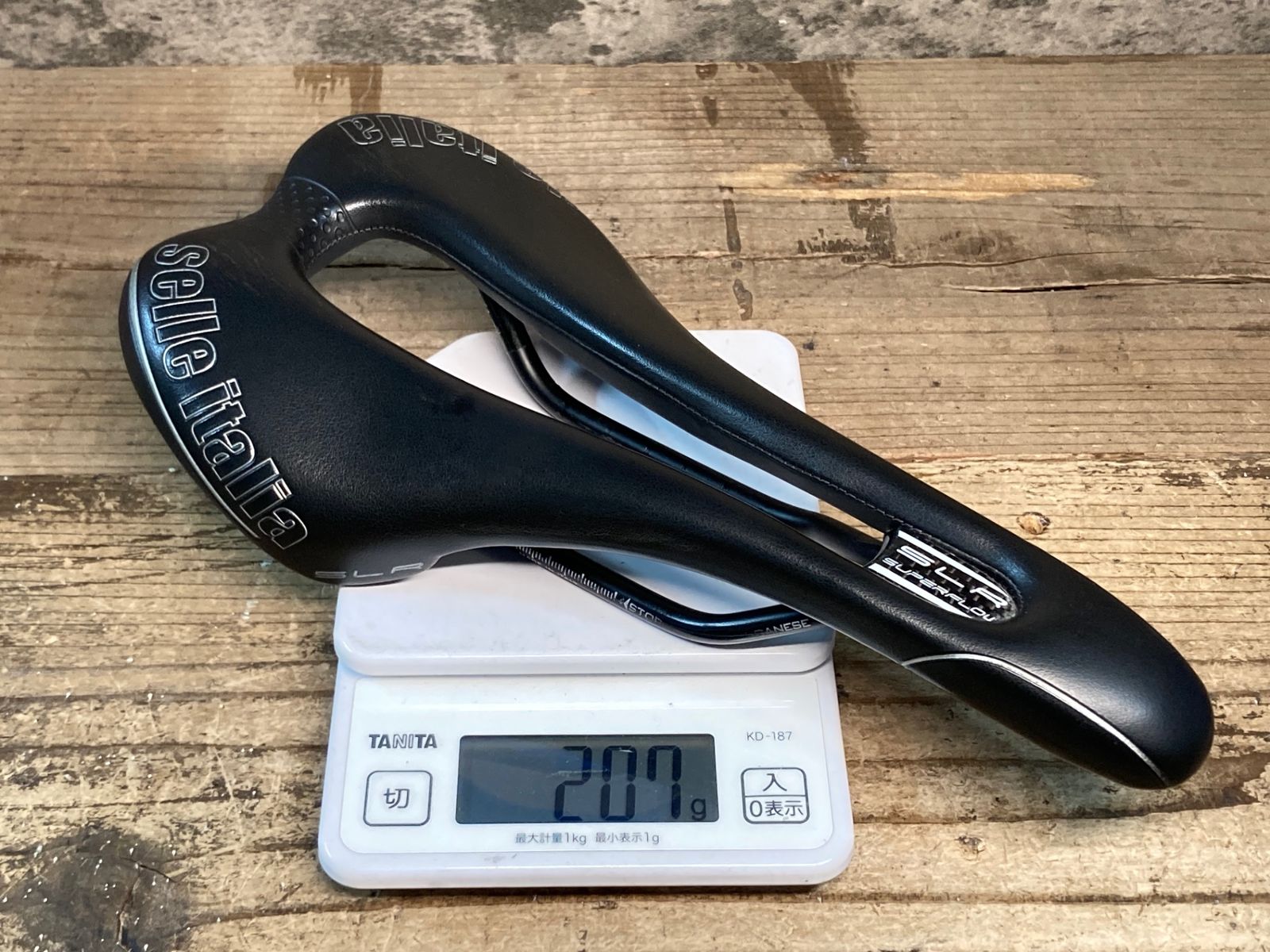 アタッチメント JL142 セライタリア Selle Italia SLR Superflow サドル 黒 MANGANESEレール 期間限定セール。