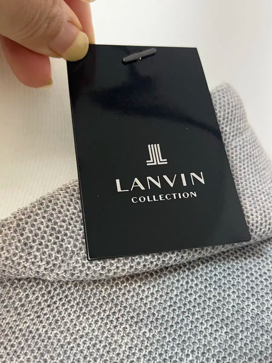 人気商品！ 正規品 2025 ニアン ラング バン コレクション フード付きジップアップ LG