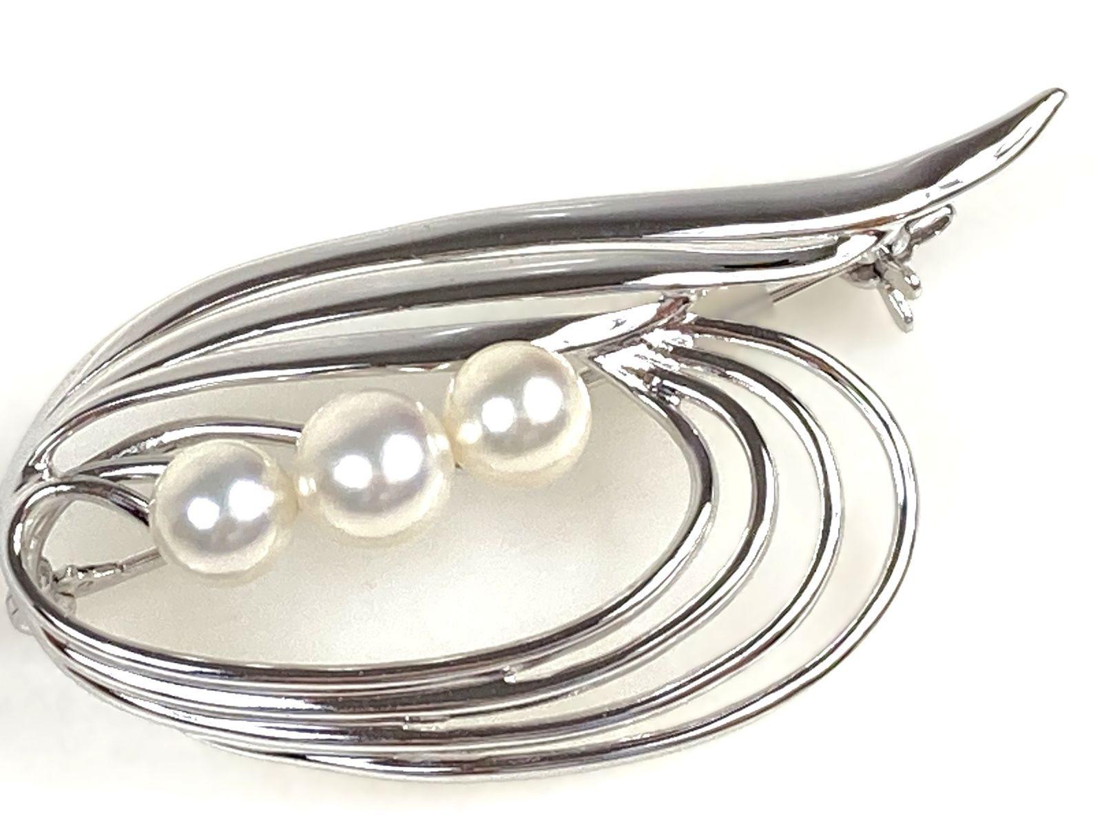 美品 田崎真珠 3色真珠パールブローチ シルバー 美品 タサキ 田崎真珠 TASAKI 3Pパール 6㎜／7㎜玉 ピンブローチ