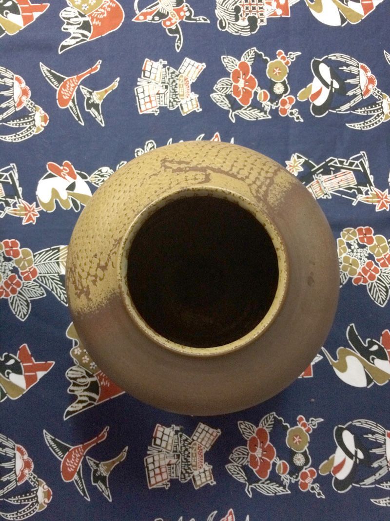 セール！・ 里見焼　花瓶　網紋様　石井豊 作　径；190　高；180mm 里見焼 花瓶 網紋様 石井豊 作 No.19 径；190 高；180mm
