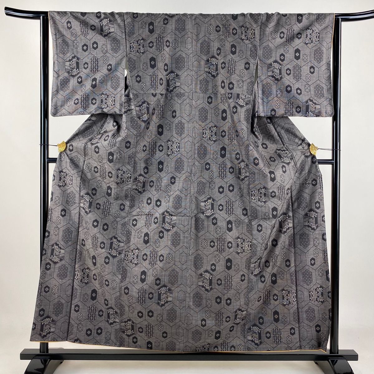 紬 身丈158cm 裄丈63.5cm S 袷 亀甲 菊 茶紫 正絹 秀品