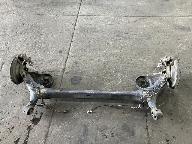 プリウス ZVW30 リアアクスルビーム S 42101-12171 040