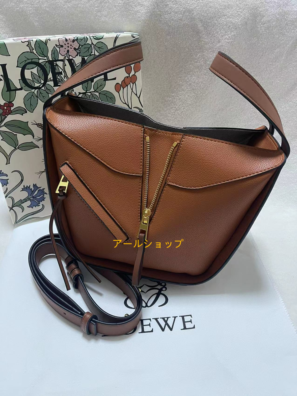 LOEWE ロエベ レザー ハンモック スモール ハンド ショルダーバッグ サンド