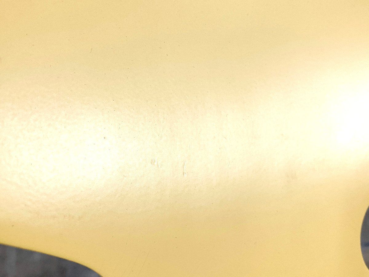 ライトイエロー