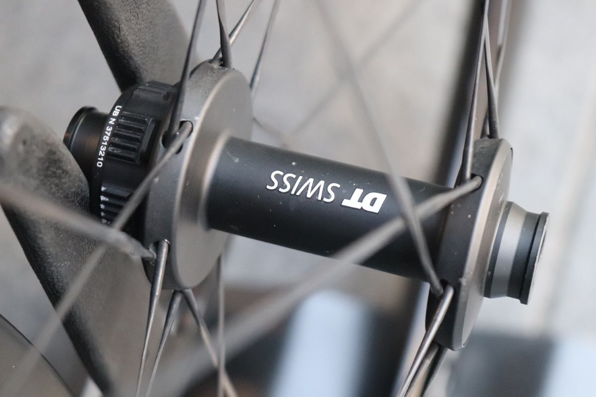 DTスイス DT SWISS ARC1100 DICUT DB 50/62 カーボン チューブレス 