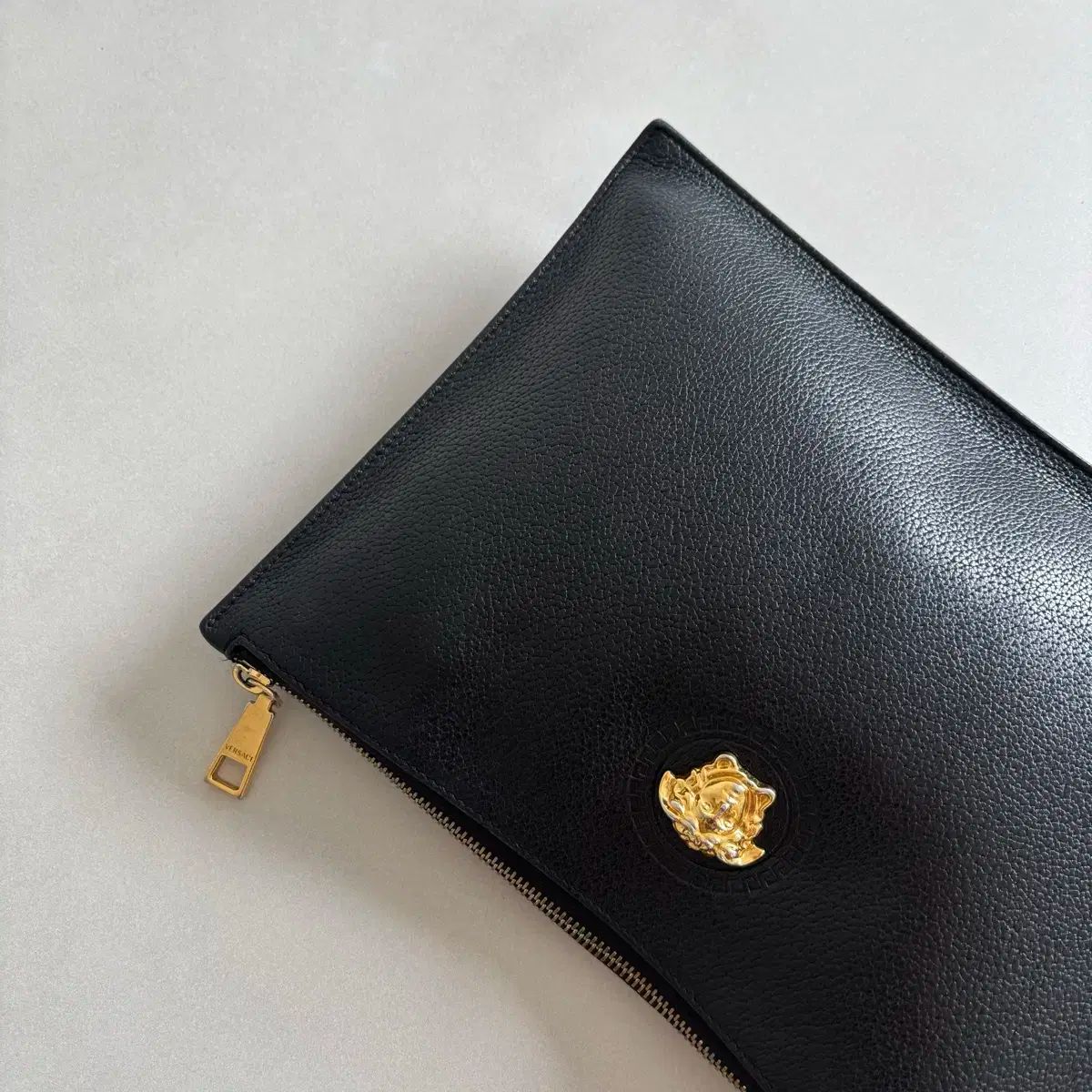 1セット限定 正規品 Versace ヴェルサーチェ ストラップ クラッチバッグ