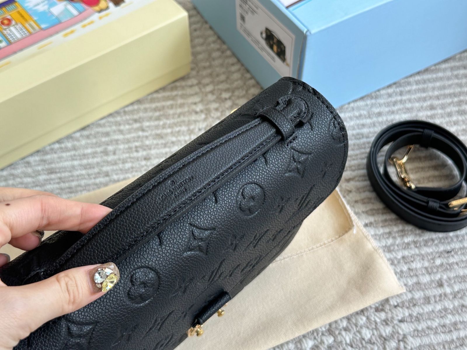 RESISTANT BAGS ULTIMATE メッセンジャーバッグ 新品/タグ付き【クローム 】メッセンジャーバッグ 24L CTZ