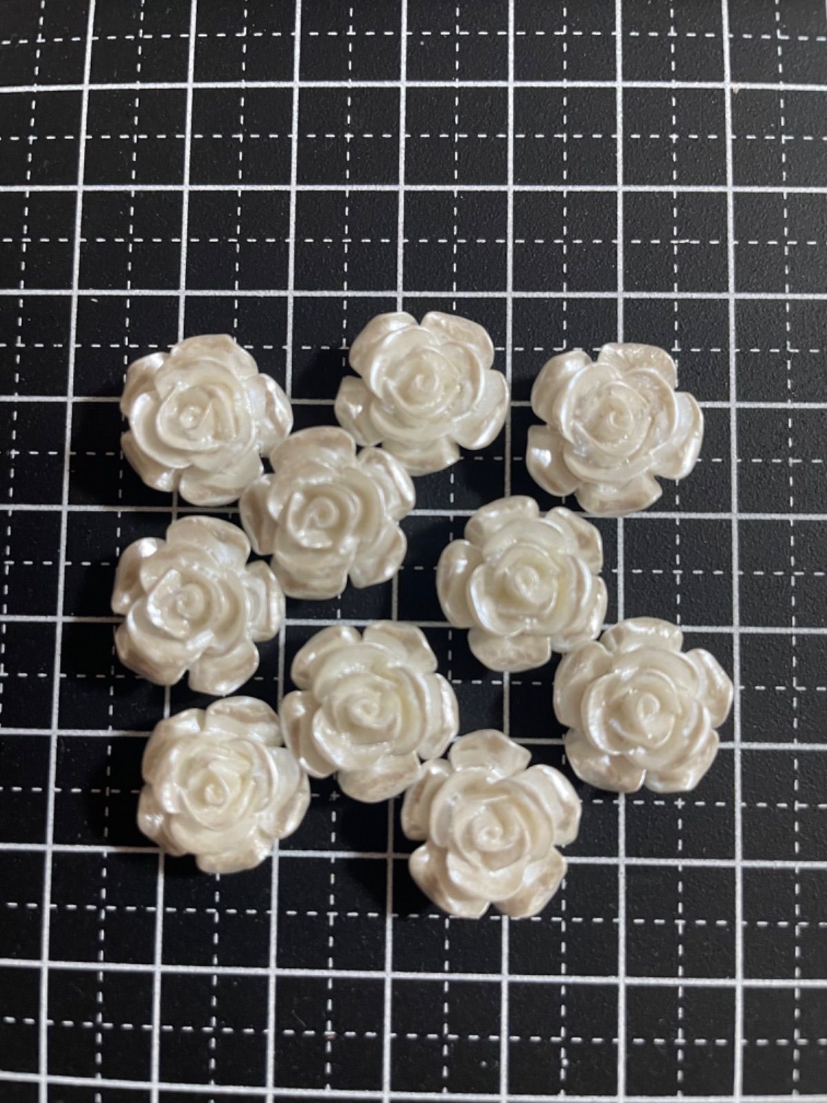 白 樹脂 薔薇 パーツ 5個入り 15mm - メルカリ