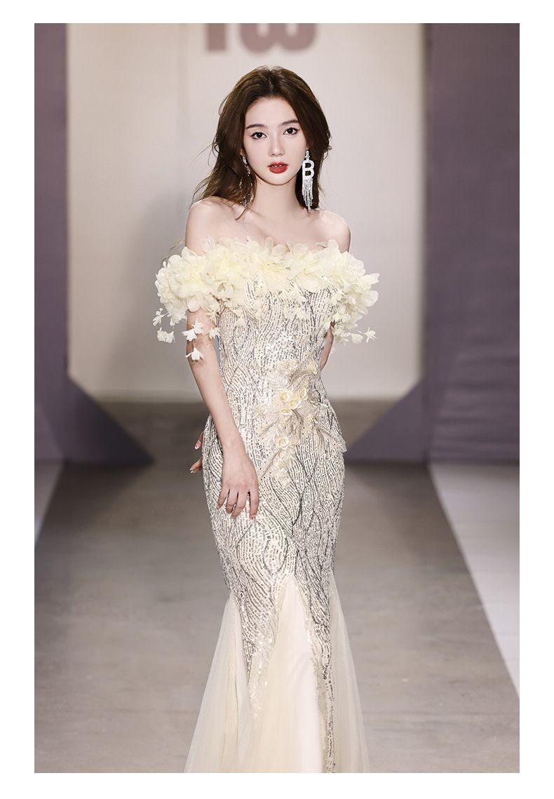 司会者 舞台衣装