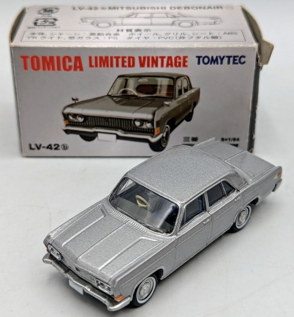 【新品】TOMICA LIMITED VINTAGE 三菱 デボネア 2台。 トミカリミテッドヴィンテージ LV-42a 三菱 デボネア #10212133