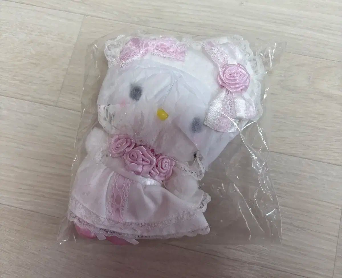 サンリオ 白 フリル ハローキティマスコット ハローキティ ぬいぐるみ