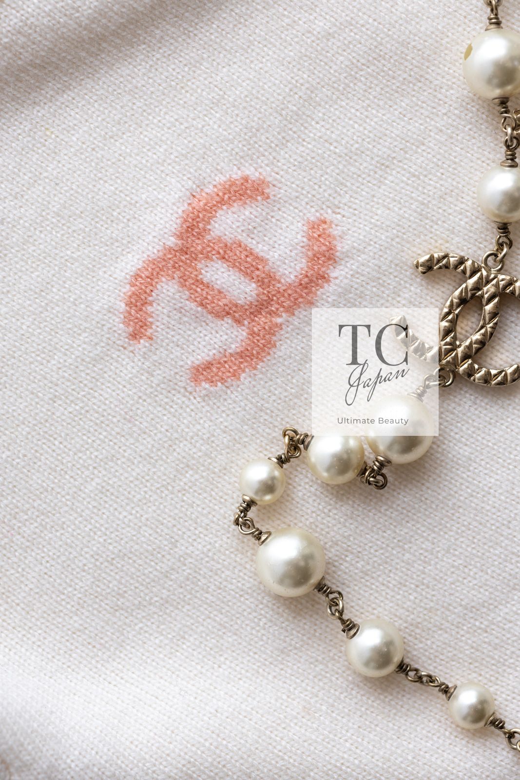 26万 シャネル セーター CHANEL アイボリー ラ パウザ CC ロゴ