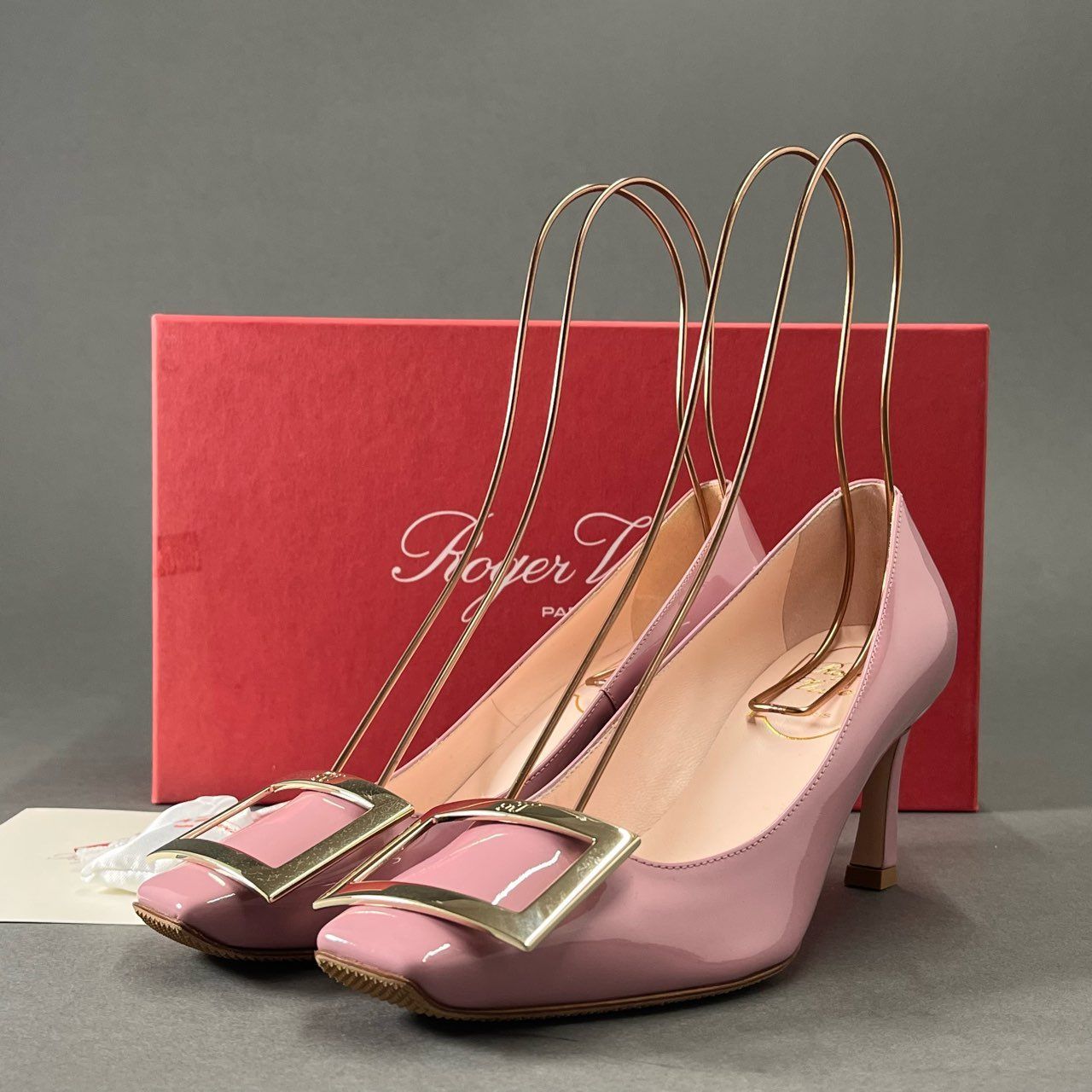 4j1 《美品》 Roger Vivier ロジェヴィヴィエ イタリア製 トランペット ゴールド金具 ヒールパンプス シューズ 34 1/2 ピンク  パテントレザー - メルカリ