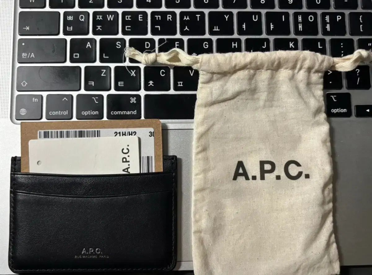 A P C カードウォレット 最後