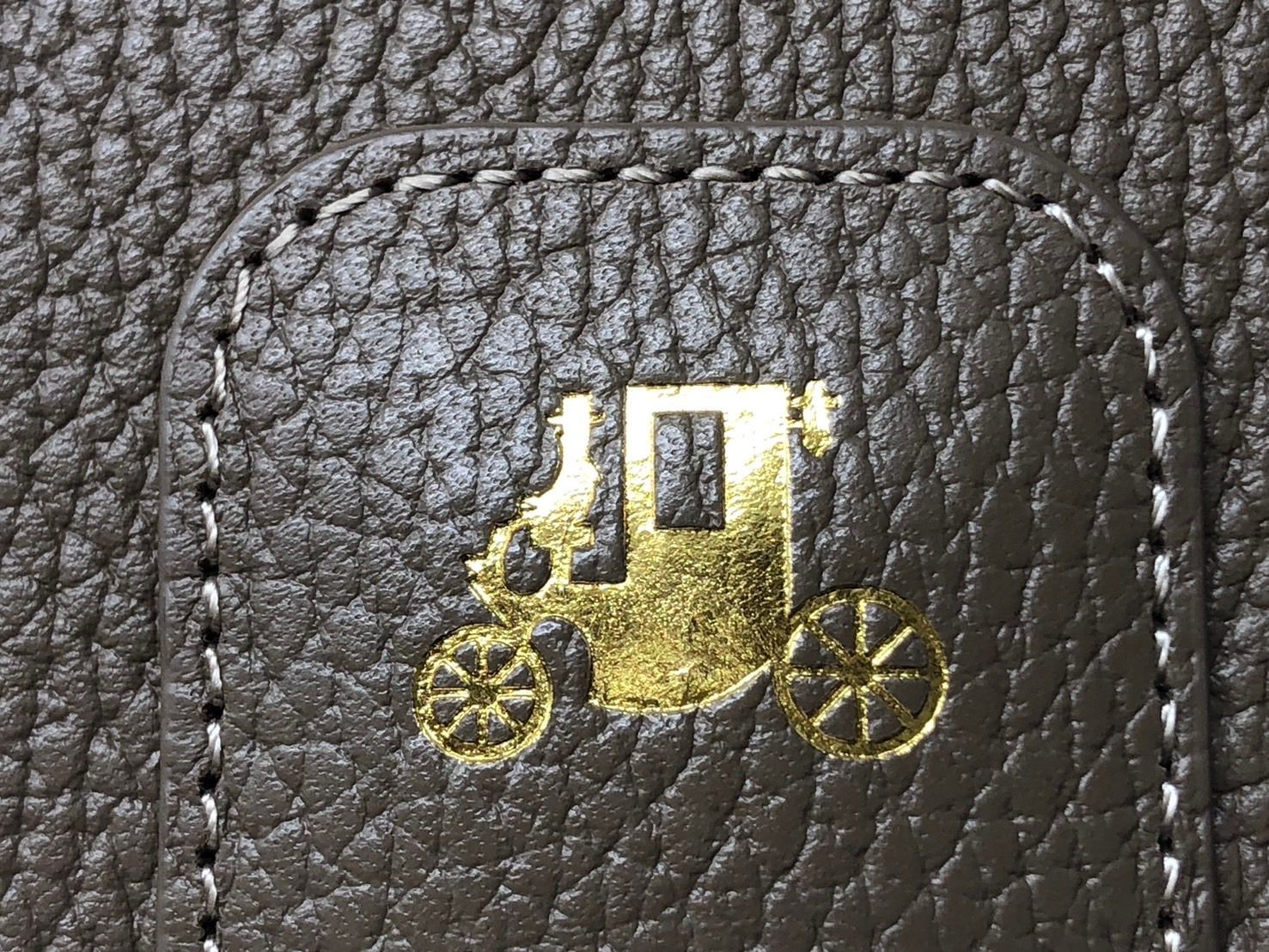 アタオ 二つ折り財布