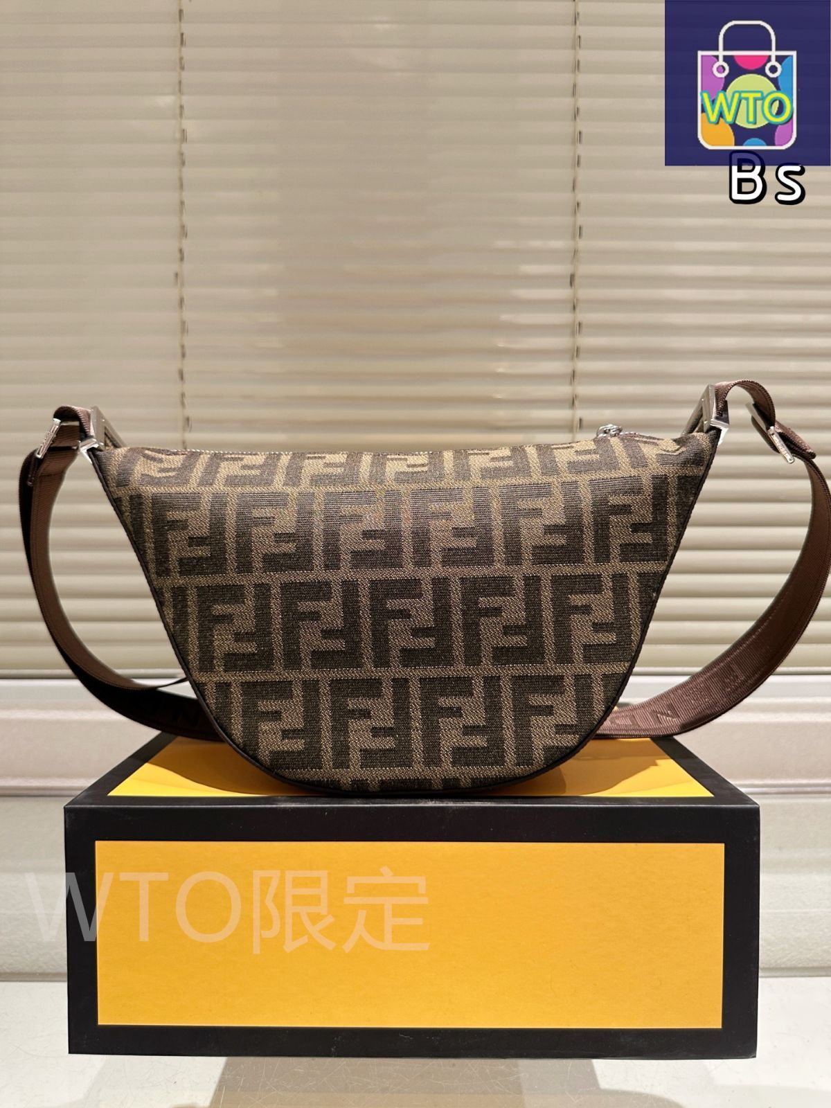 Fendi ボディバッグ 今日特価】Fendi フェンディ 新作クロスボディバッグ 360度死角
