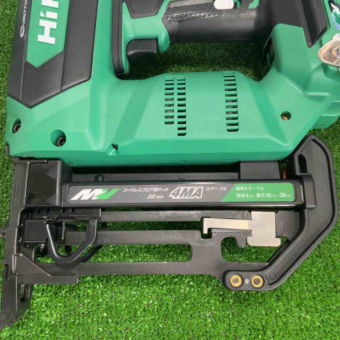 コードレスフロアタッカー