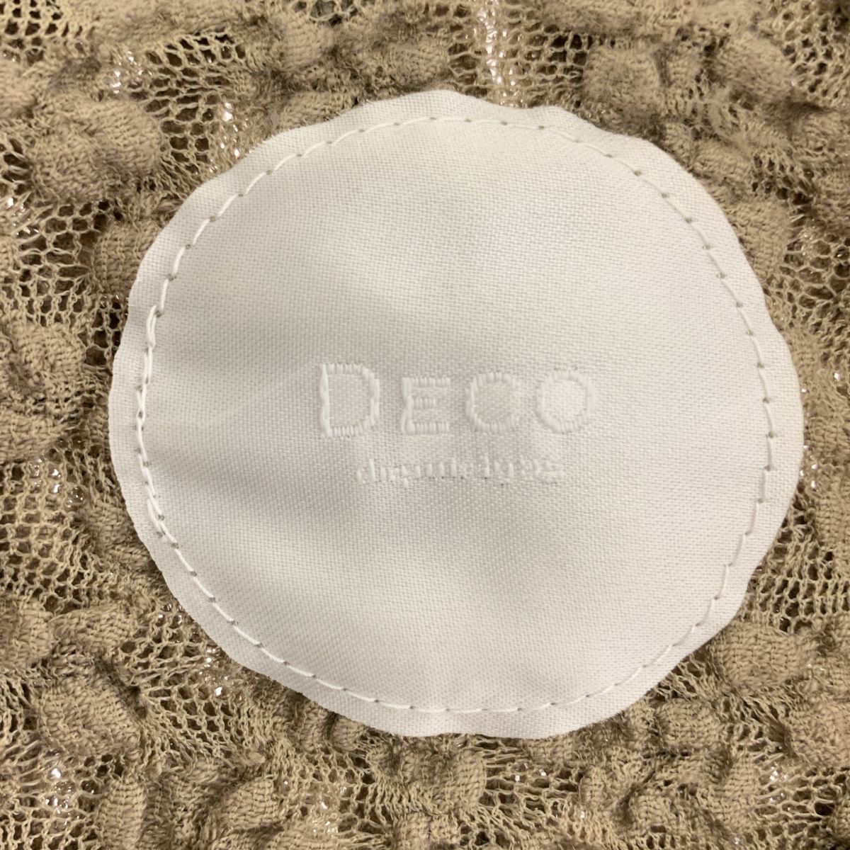 DECO depuis1985 / デコ ドゥピュイイチキューハチゴー | フラワー レース ボリュームスリーブ トップス | カーキ | レディース DECO depuis1985 / デコ ドゥピュイイチキューハチゴー