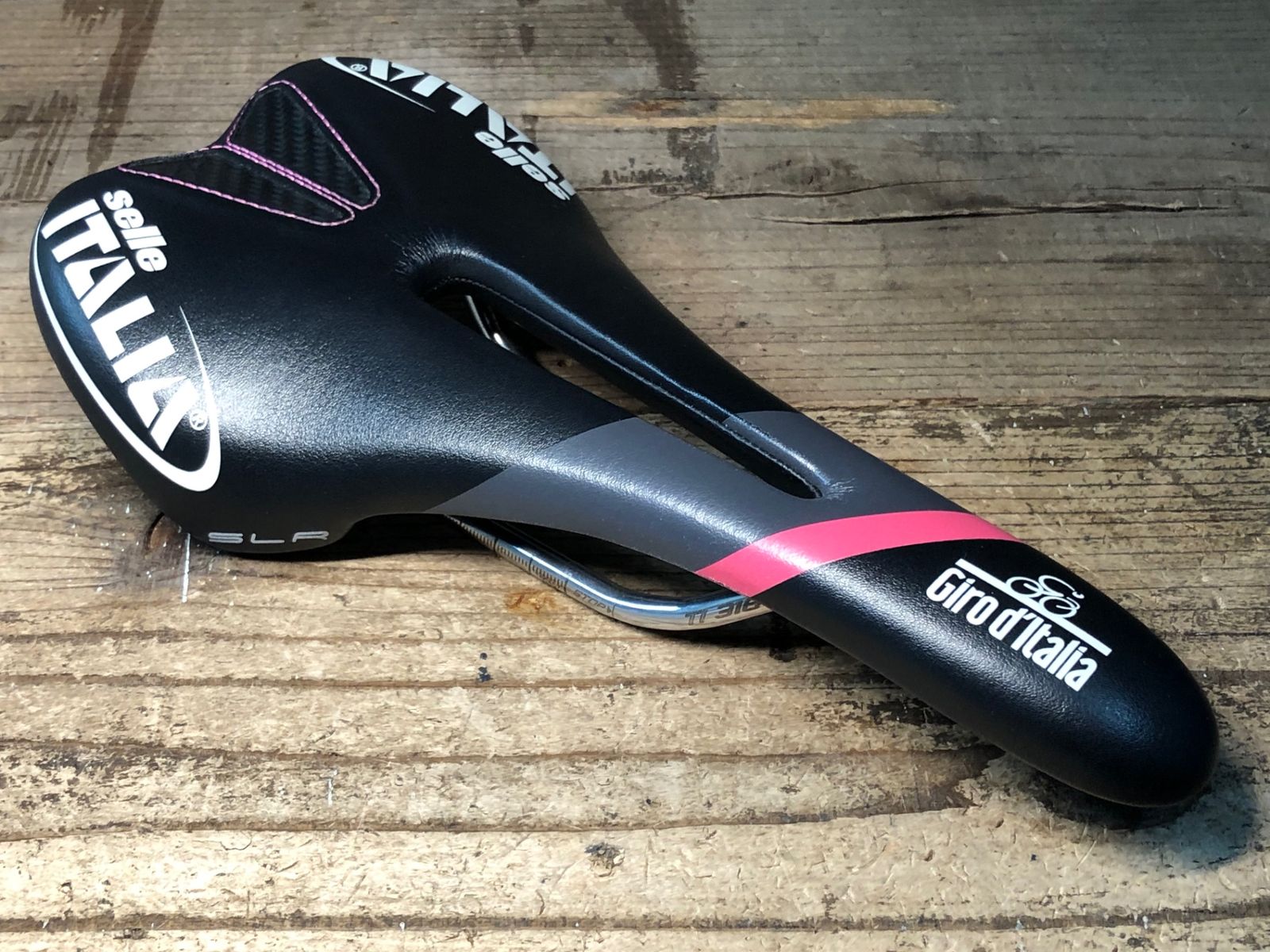 JI998 セライタリア SELLE ITALIA SLR Giro d Italia 2016 サドル 黒 Ti316レール