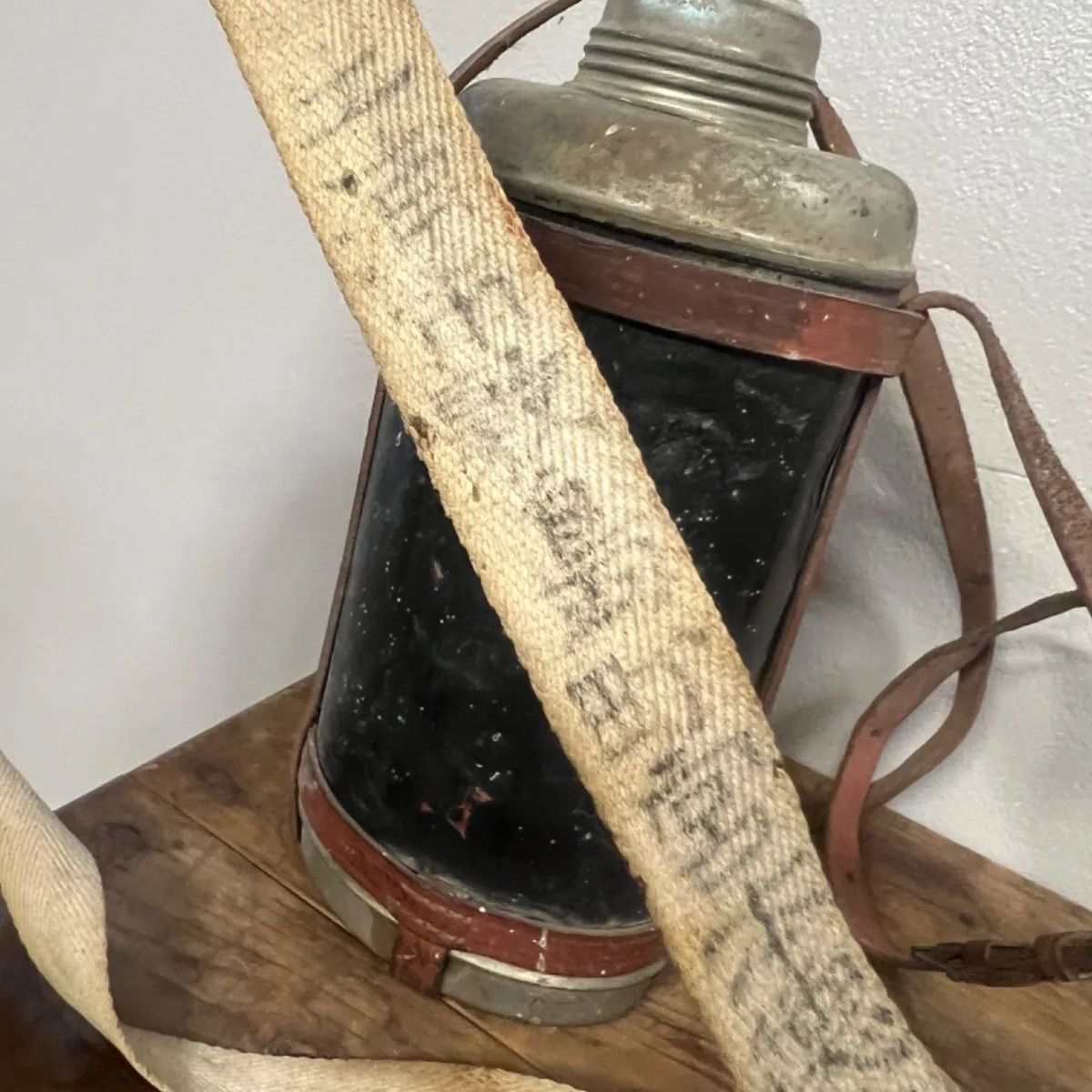 戦時中水筒２点 ＋おまけ本1冊 昭和レトロ 戦争遺品 Amazon.co.jp: 旧 日本軍 九四式 昭五式 兵用 負い紐 水筒 大