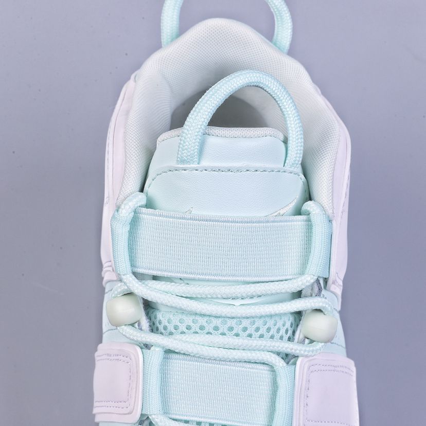 新品 未使用 NIKE エア モアアップテンポ 917593-300 レディース 
