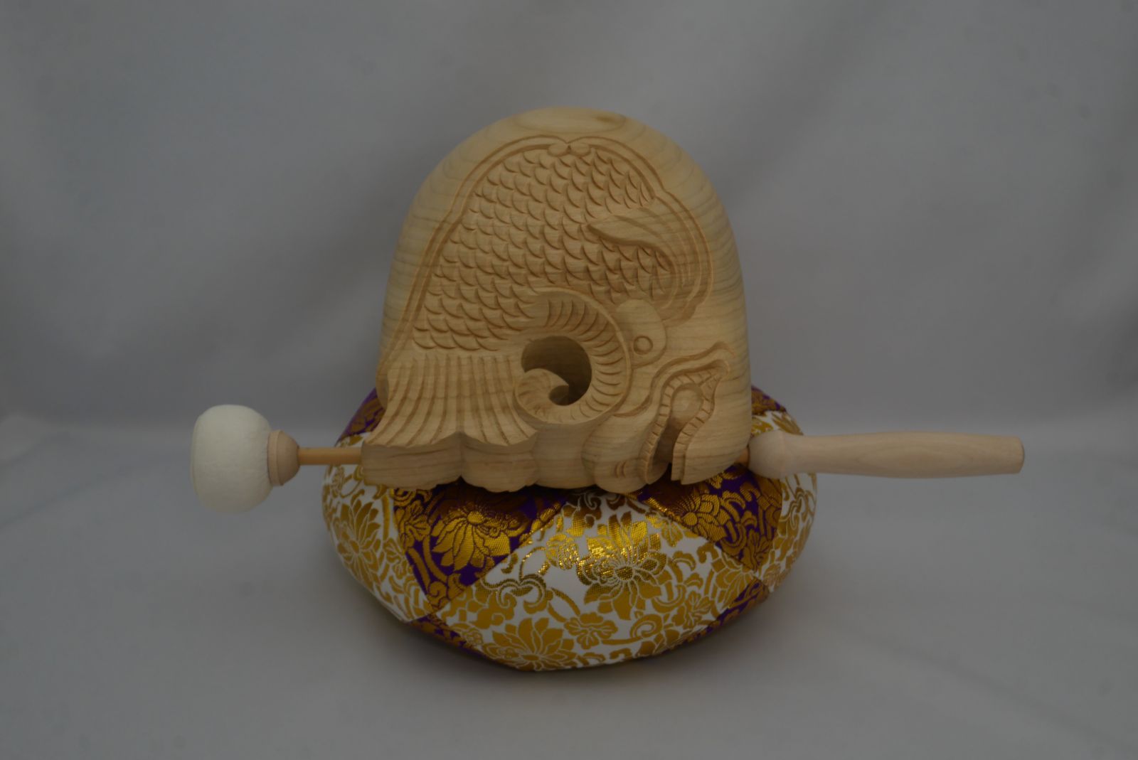 総金襴丸布団 藤製木魚撥セット