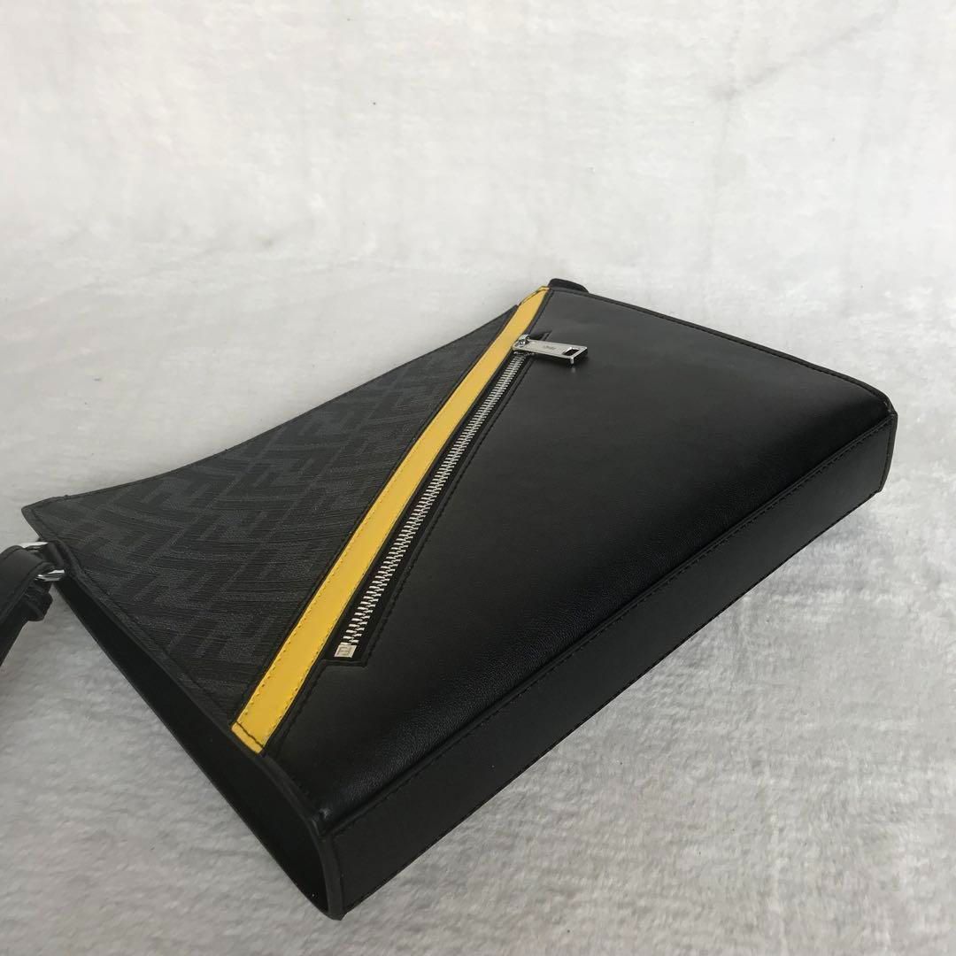 FENDI メンズ フラット スリム クラッチ グレーファブリックバッグ  